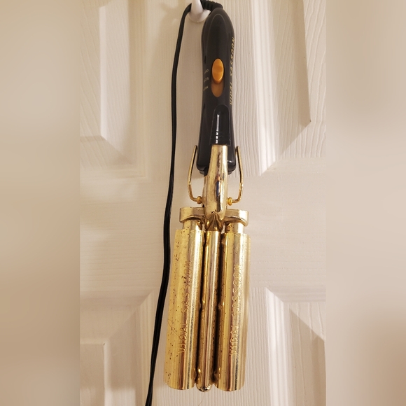 Gold Triple Barrel Hair Waver - Picture 2 of 3